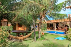 Bazén v ubytování Pousada Vila Bella - Praia do Macapá nebo v jeho okolí