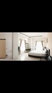 Postel nebo postele na pokoji v ubytování KHARIZ HOTEL