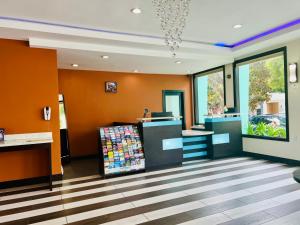 a store lobby with a cash counter and windows at Motel Capri in San Francisco