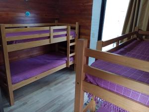 een paar stapelbedden in een kamer bij PINAR DEL SOL I y II in La Paloma