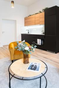 Kuchyň nebo kuchyňský kout v ubytování Deluxe 2BDRs Home in Spa District Center