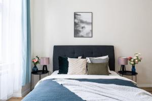 Postel nebo postele na pokoji v ubytování Deluxe 2BDRs Home in Spa District Center + 18 fotografií