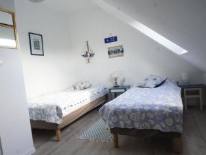 Кровать или кровати в номере Maison Le Tour-du-Parc, 4 pièces, 6 personnes - FR-1-639-51