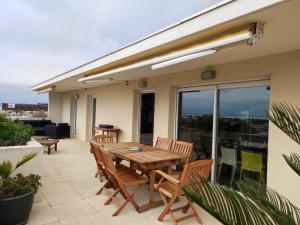 Fotografia z galérie ubytovania Superbe 4 pièces avec terrasse, clim, piscine et parking à Sète - FR-1-338-493 v destinácii Sète