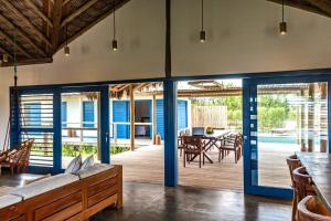 a living room with a couch and a wooden deck at Casa de Praia Perfeita in Fortim