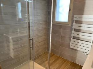 a shower with a glass door in a bathroom at Villa Agde, 3 pièces, 5 personnes - FR-1-749-40 in Le Grau-dʼAgde