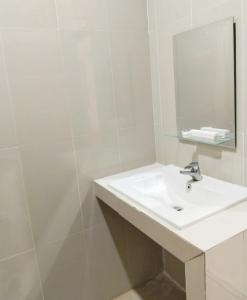 Koupelna v ubytování KHARIZ HOTEL