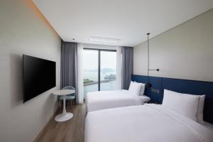 Postel nebo postele na pokoji v ubytování Citadines Connect Hari Busan