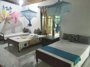 Katil atau katil-katil dalam bilik di Habarana magical hostel