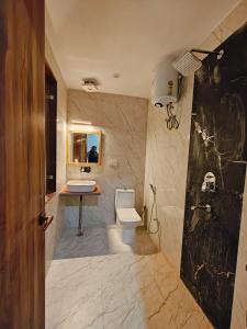 Vonios kambarys apgyvendinimo įstaigoje Hotel DC Hills Rishikesh