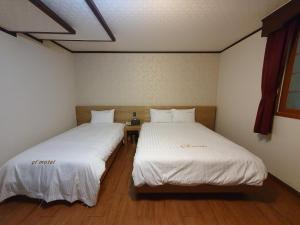 Postel nebo postele na pokoji v ubytování CF Motel
