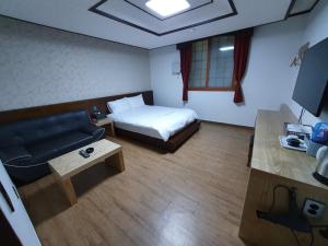 Postel nebo postele na pokoji v ubytování CF Motel