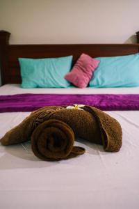 a brown towel is laying on a bed at Jungle House Kep 2 in Phumĭ Ŏng Char