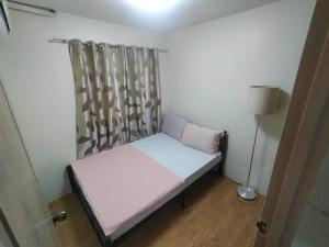 Postel nebo postele na pokoji v ubytování Kara's Suite