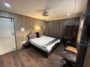 Een bed of bedden in een kamer bij Lidder view resort