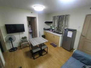 Kuchyň nebo kuchyňský kout v ubytování Kara's Suite