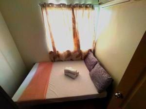 Postel nebo postele na pokoji v ubytování Kara's Suite