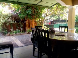 a table and chairs in a patio with a garden at Steur Villa in Negombo