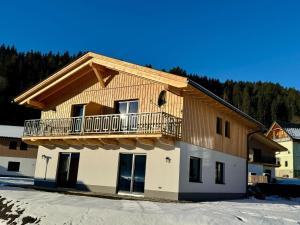 a building with a balcony on top of it at Chalet near Lake Pressegger and Nassfeld ski area in Hermagor