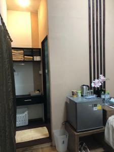 a room with a small kitchen and a room with aperature at nine guesthouse in Ban Pa Tung (7)