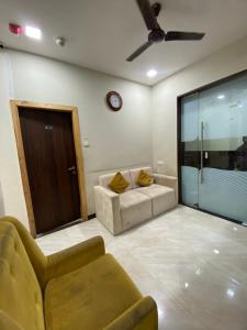 Posezení v ubytování Hotel Blue Wellington - Near Mumbai Airport