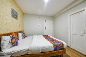 a bedroom with a bed in a room at FabHotel Monalisa in Manāli