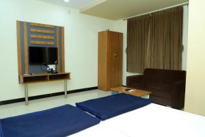 TV a/nebo společenská místnost v ubytování Hotel Anjani