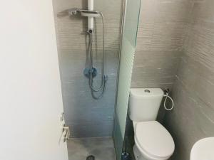 Ένα μπάνιο στο Apartment front the beach