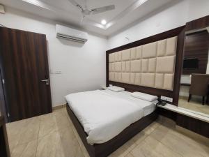 a bedroom with a large bed in a room at HOTEL AROMA in Kurukshetra