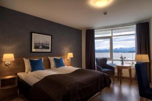 Postel nebo postele na pokoji v ubytování Molde Fjordhotell - by Classic Norway Hotels + 35 fotografií