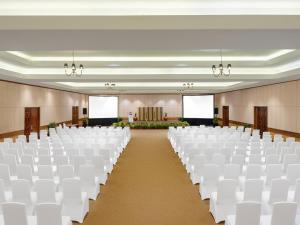 Konferenční prostory v ubytování Mayang Sari Beach Resort + 37 fotografií