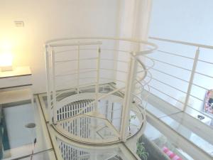 a bird cage sitting on top of a balcony at Appartamento open space in Turin +11 photos