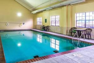 a large swimming pool in a building at Comfort Inn & Suites Muskogee in Muskogee