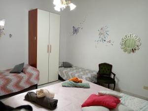 Postel nebo postele na pokoji v ubytování Nomentum House