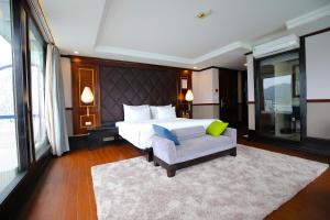 Gallery image of Lotus Luxury Cruise in Ha Long