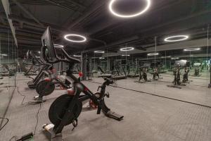 a gym with exercise bikes and people in the mirror at Culver City 1br w rooftop lounge access to 405 LAX-1124 in Los Angeles