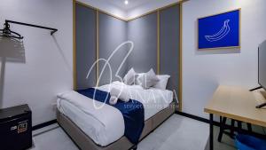 Un ou plusieurs lits dans un hébergement de l'établissement Neu Suites Premier Suites by BlueBanana