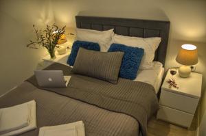 Posteľ alebo postele v izbe v ubytovaní Tartaczna Deluxe Apartments Gdansk