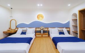 Postel nebo postele na pokoji v ubytování Phuc Lam Hotel & Apartment