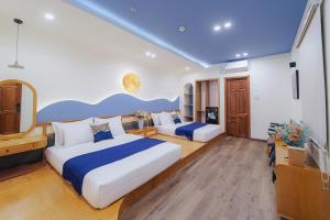 Postel nebo postele na pokoji v ubytování Phuc Lam Hotel & Apartment