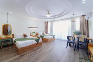 Postel nebo postele na pokoji v ubytování Phuc Lam Hotel & Apartment