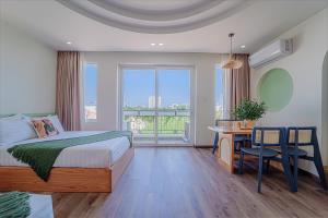 Postel nebo postele na pokoji v ubytování Phuc Lam Hotel & Apartment + 37 fotografií