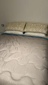 Een bed of bedden in een kamer bij Appartamenti Yolanda