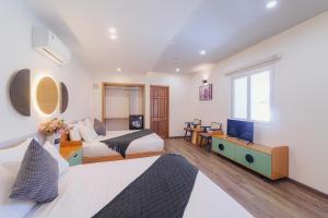 Postel nebo postele na pokoji v ubytování Phuc Lam Hotel & Apartment