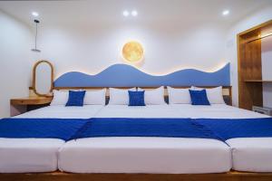 Postel nebo postele na pokoji v ubytování Phuc Lam Hotel & Apartment
