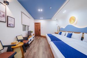 Postel nebo postele na pokoji v ubytování Phuc Lam Hotel & Apartment