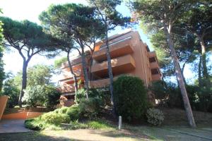 a building in the middle of some trees at Verdemare Pineta in Lignano Sabbiadoro