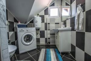 Ένα μπάνιο στο Garden Apartment