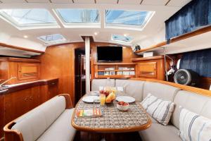 A television and/or entertainment centre at Pato Lucas Sail Boat