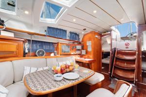 A seating area at Pato Lucas Sail Boat